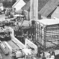 1991 - Transport des "Tagelöhnerhauses" in das Freilichtmuseum Detmold (Bild Zeitungsausschnitt)