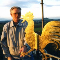 2000 - Kirchturmspitze erhält einen neuen goldenen Hahn auf einer neuen goldenen Kugel