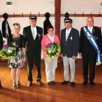 von links: 1. Vorsitzender Michael Walter, Jubelkönigspaar 25 Jahre Marianne und Hubert Rose, Jubelkönigspaar 40 Jahre Gudrun Fuest und Klaus Weber, König Frank Bosin, Oberst Olaf Walter